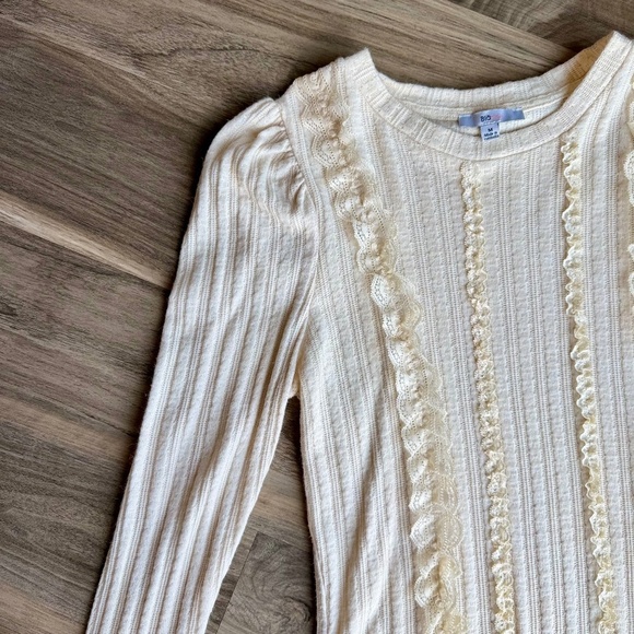 Blashe - Boutique Round Neck Ruffle & Lace Details Ribbed Long Sleeve Top Size M - Picture 2 of 10